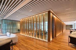 listones verticales con luz calida